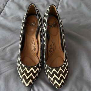 Sofft Black and White Chevron Heels